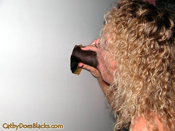 Rubia caliente adora las corridas de los extraños y las cargas de semen
 #78577577