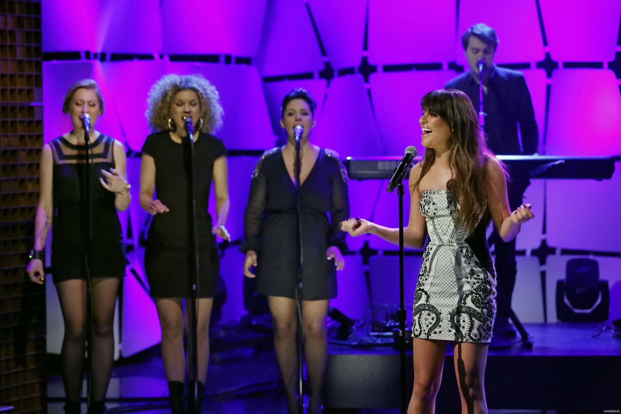 Lea michele langbeinig im Röhrenminikleid bei der Late Night with Jimmy Fallon in
 #75202914