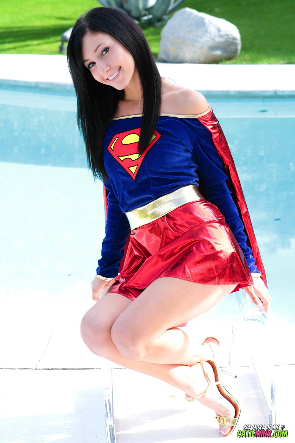 Cosplay de catie minx como supergirl traviesa en traje
 #67958740