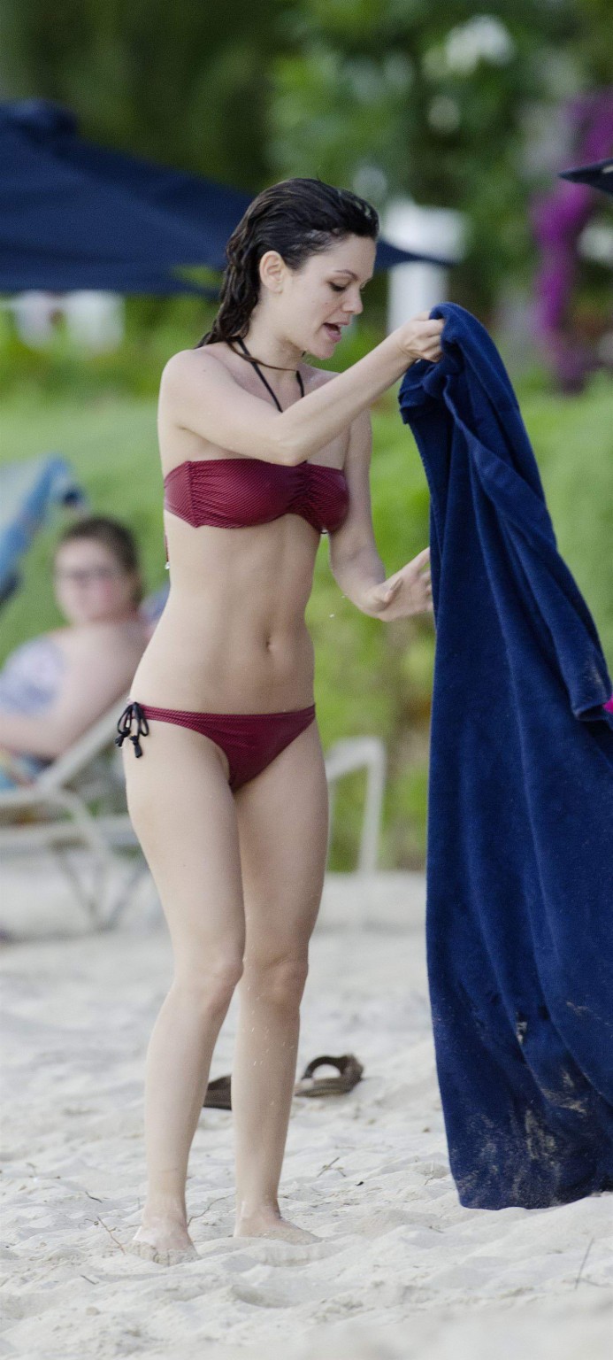 Rachel Bilson mostra le tette indossando un bikini bagnato alle Barbados
 #75306991