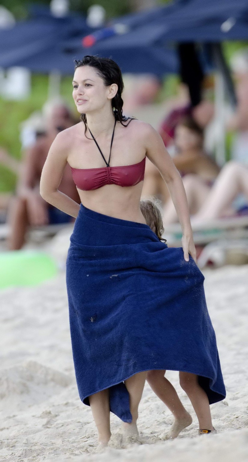 Rachel Bilson mostra le tette indossando un bikini bagnato alle Barbados
 #75307016