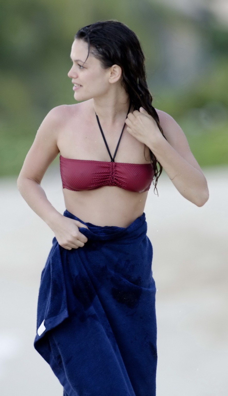 Rachel bilson muestra pokies luciendo bikini mojado en barbados
 #75307036