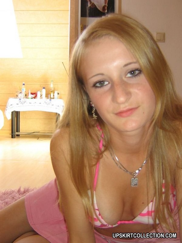 Big titted Mädchen bleibt auf allen Vieren mit ihren Titten bouncing
 #73180393
