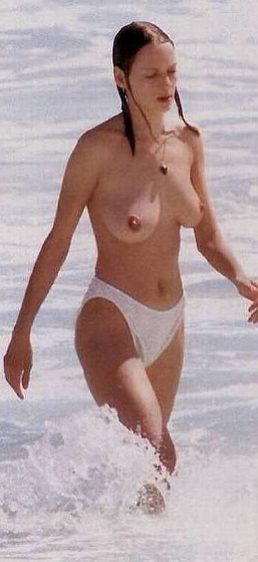 長身のキルビル・スター、ウマ・サーマンのビーチでの裸の写真
 #73171494