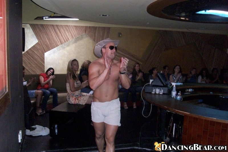 Borrachas chupando y follando en una orgía de sexo salvaje
 #79492363