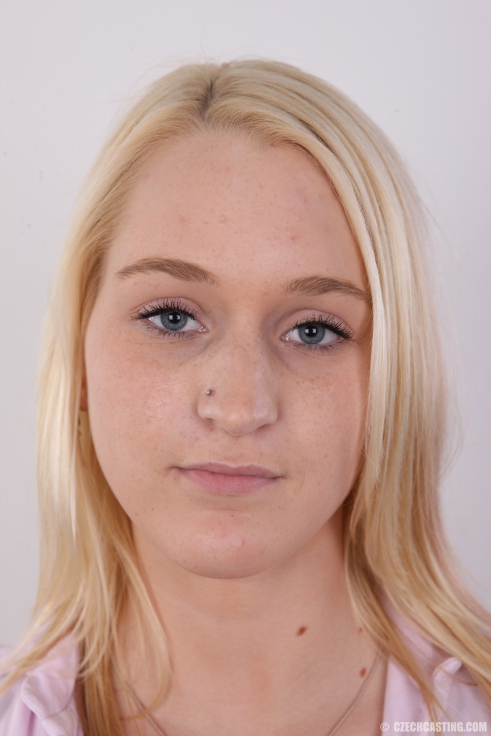 Petite blonde teen posiert nackt
 #67099368