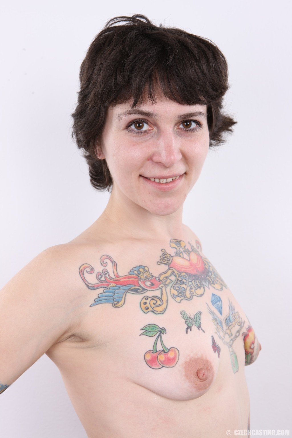 Madura tatuada posa como una zorra
 #67113659