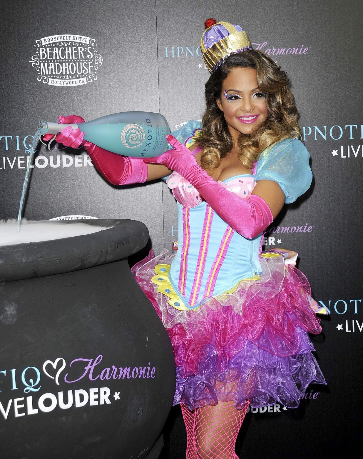 Christina milian capezzolo scivolare a hpnotiq liquore halloween ricetta lancio in agrifoglio
 #75249922