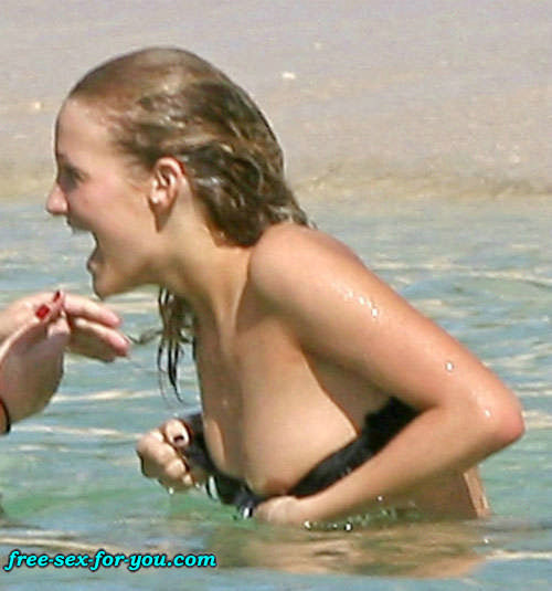 Ashlee Simpson nipple slip and bikini posing for paparazzi #75422367