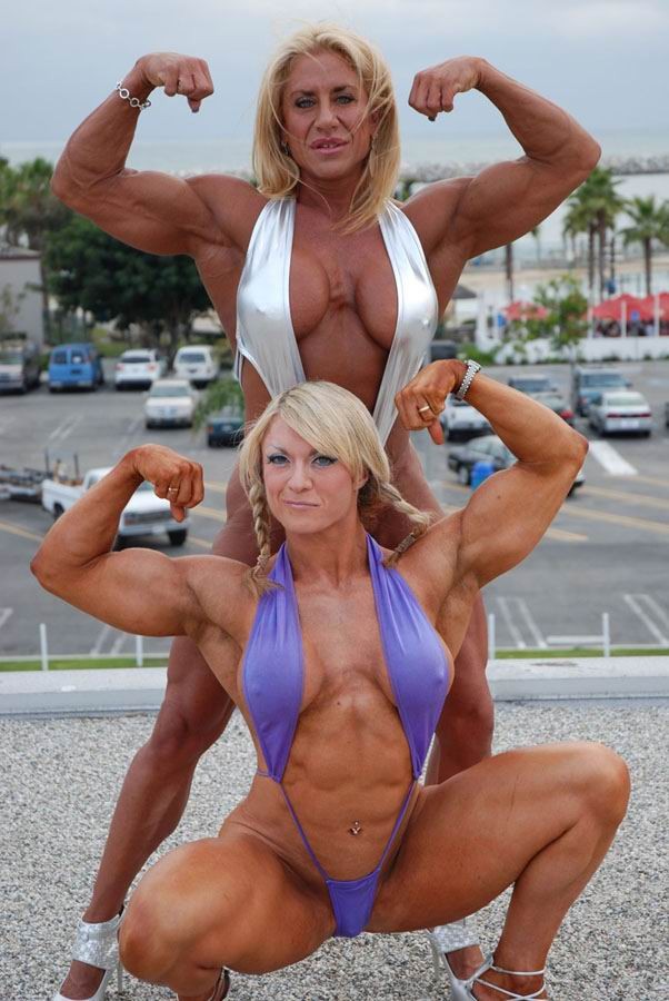 巨大な筋肉を持つホットな女性ボディビルダー
 #71000660
