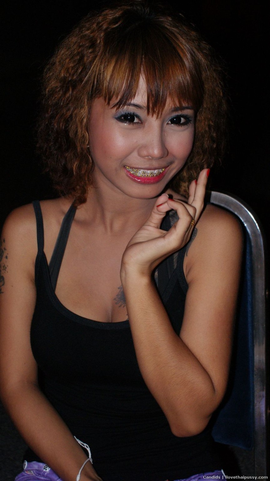Des prostituées thaïlandaises sexy s'étalant avec des culs parfaits et des culs à bulles, baisées comme des salopes asiatiques.
 #67974212