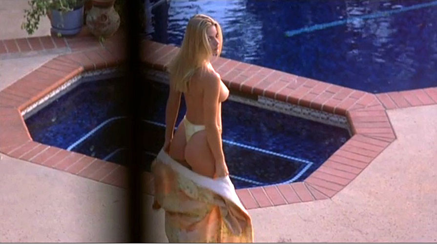 Jaime pressly montrant ses beaux gros seins et son cul dans des photos de films nus
 #75390733
