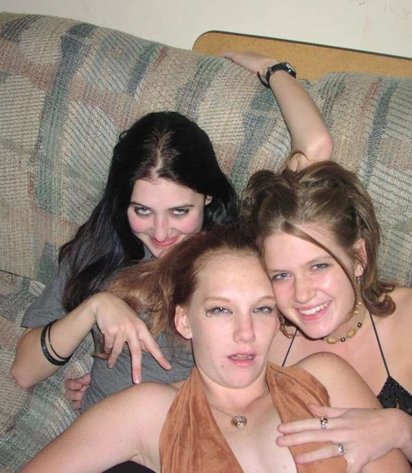 Betrunkene Springbreak-Party-Mädchen mit blinkenden, frechen Titten
 #76398847