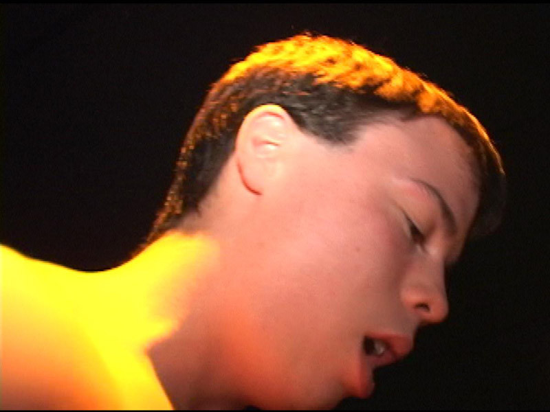 Las fiestas salvajes traen a los borrachos.
 #78902617