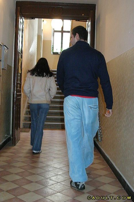 Joven autoestopista muestra su sonrisa perfecta
 #74994544