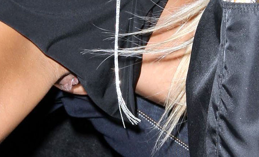 Shauna Sand entblößt ihre schöne Muschi upskirt Paparazzi-Bilder
 #75393088