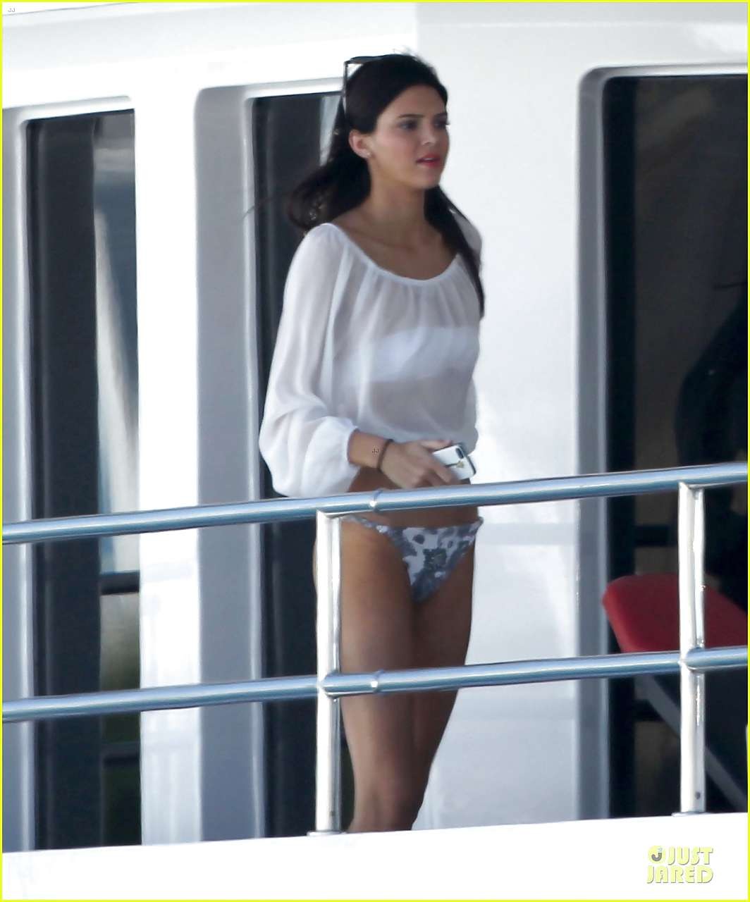 Kendall Jenner sembra molto sexy e mostra il grande culo in bikini
 #75231012