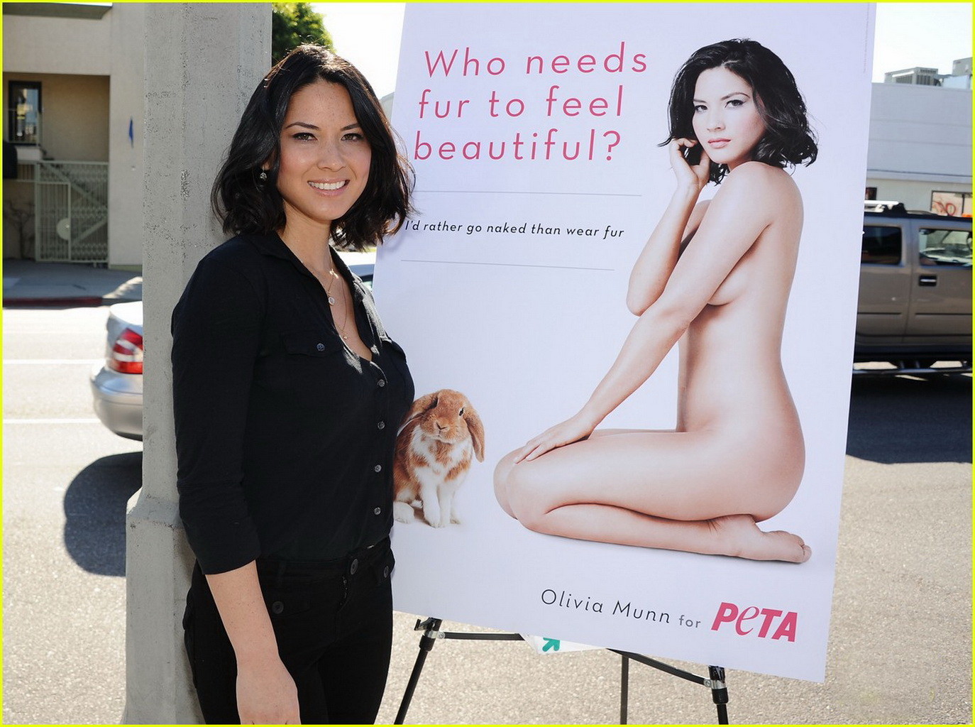 Olivia munn totalmente desnuda pero escondida para la nueva campaña publicitaria de peta
 #75276670