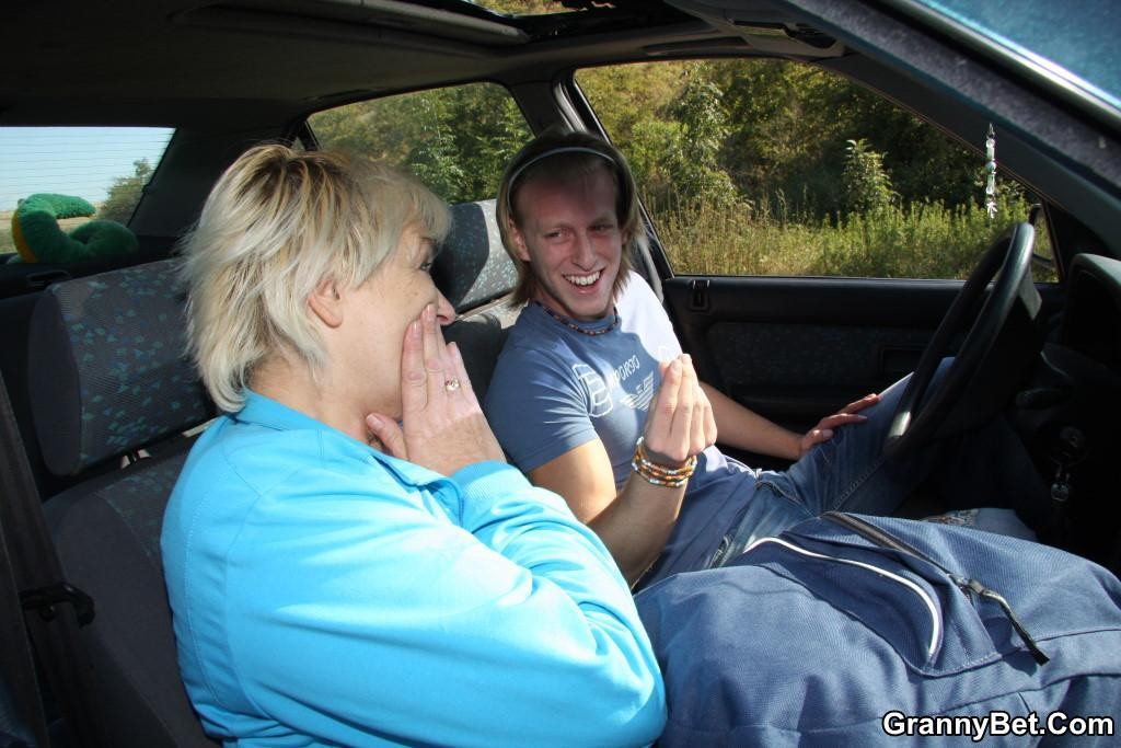 Hitchhiking Granny Getting A Hard Fuck And A Ride #74259015