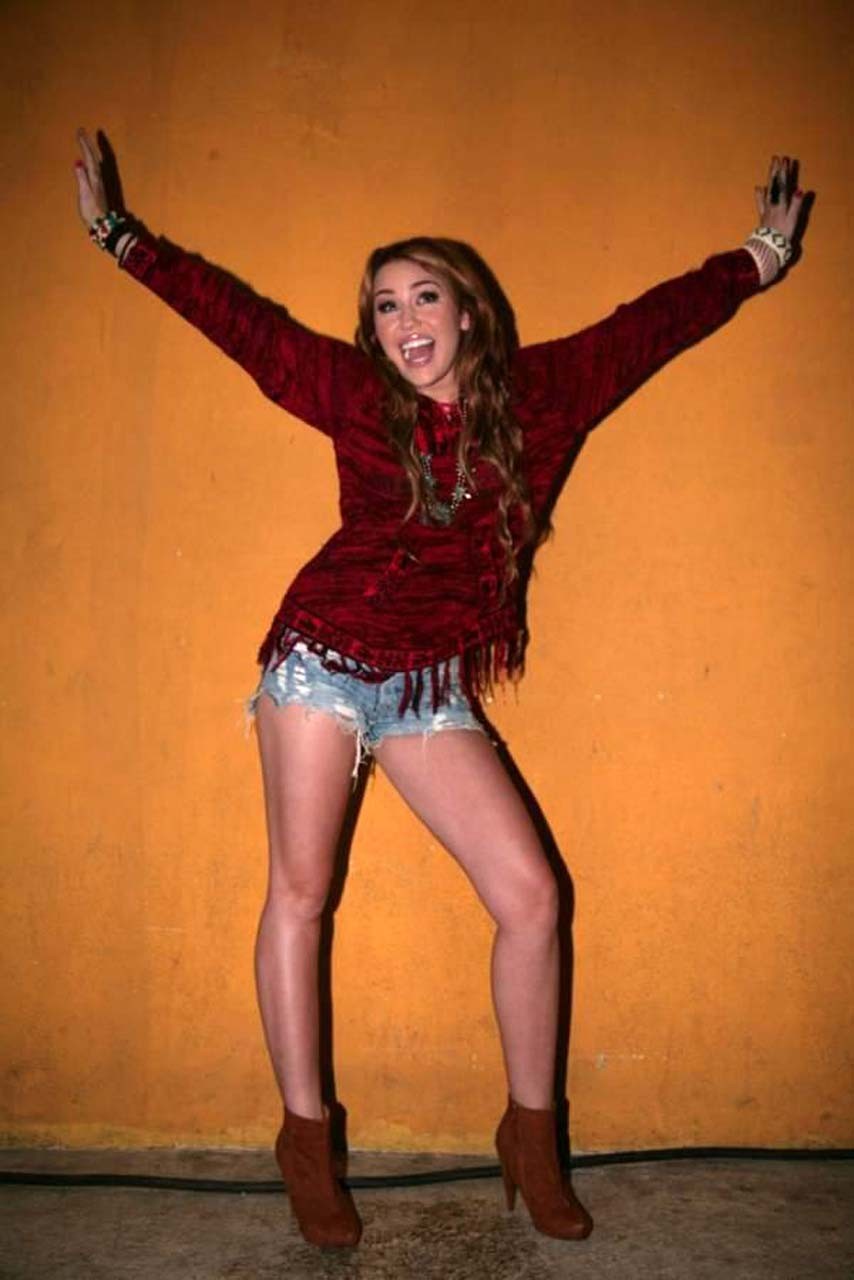 Miley Cyrus posing and showing her fucking sexy legs in jeans shorts #75298062