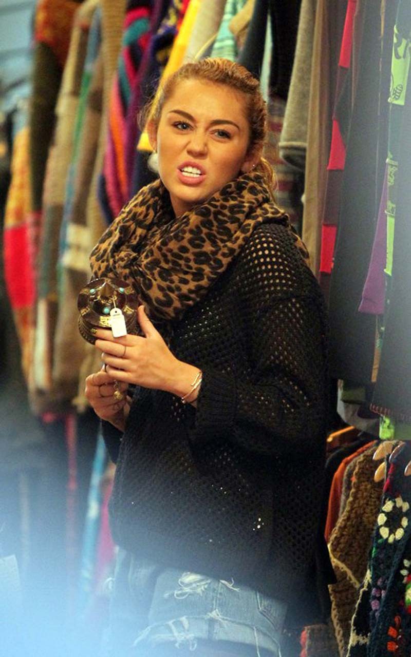 Miley Cyrus posing and showing her fucking sexy legs in jeans shorts #75298101