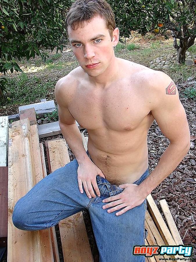 twink strips naked outdoors exposing his muscular body #76984474