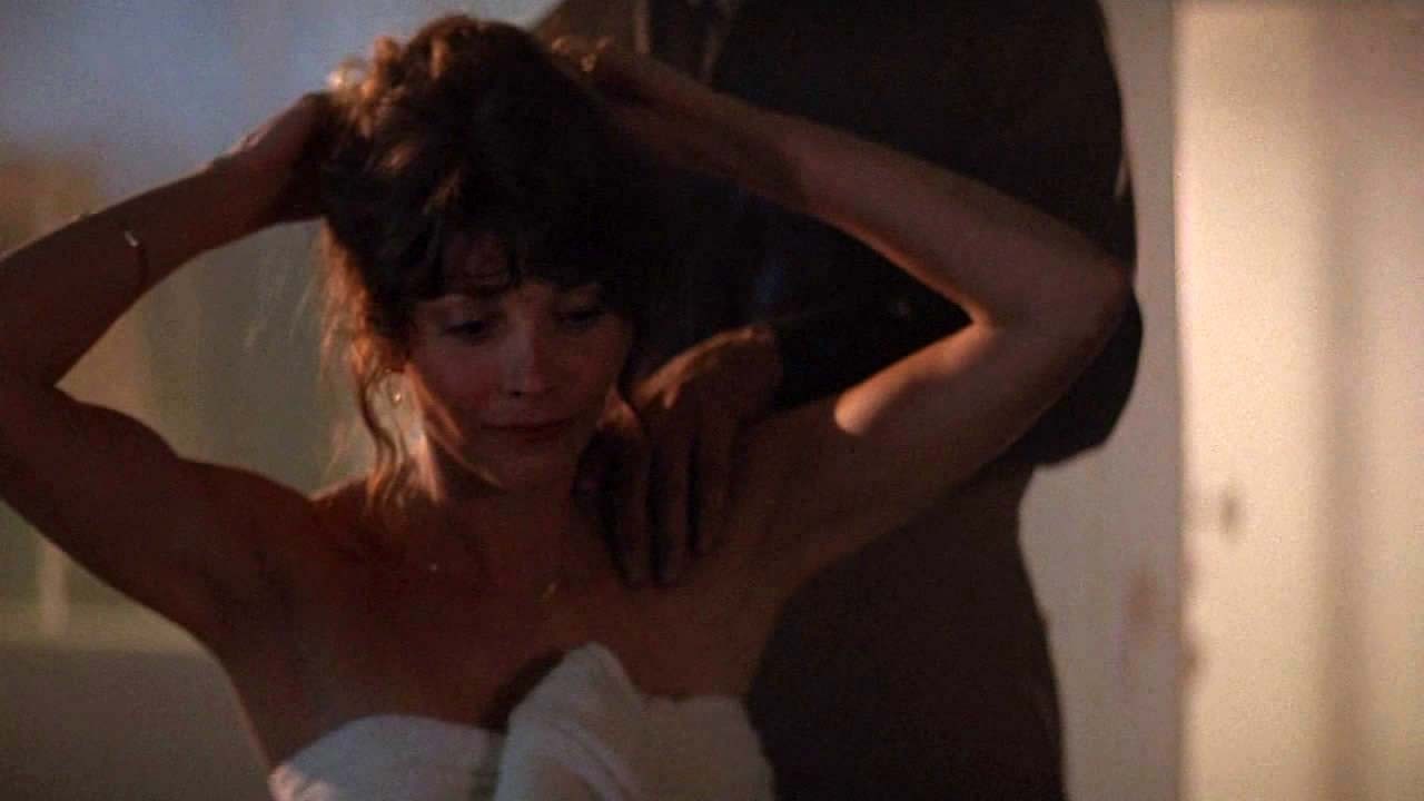 Pamela susan che mostra le sue belle grandi tette e scopare duro in scene di film nudo
 #75315023