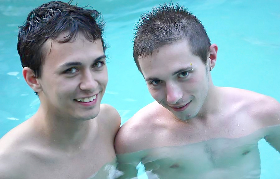 Diese Bikini-Jungs ficken nach einem heißen Schwimmen in diesen heißen Anal-Action-Bildern
 #76954706