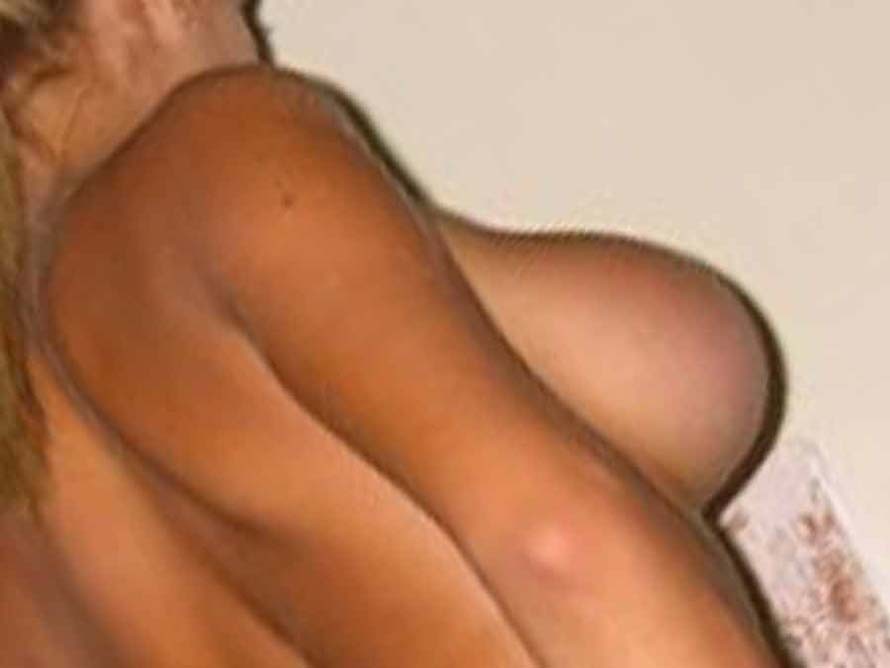 Fotozusammenstellung einer sexy Amateur-Gf, die ihre riesigen Brüste zeigt
 #68391419