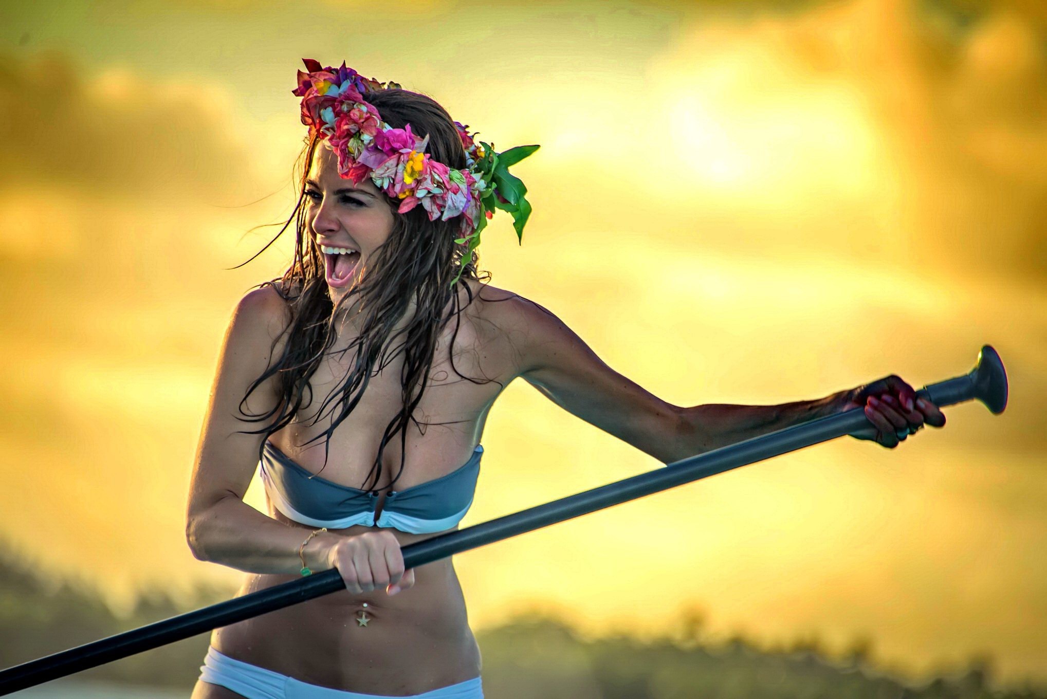 マリア・メノウノス、ボラボラ島での写真撮影で2つのセクシーなビキニセットを着用
 #75192993