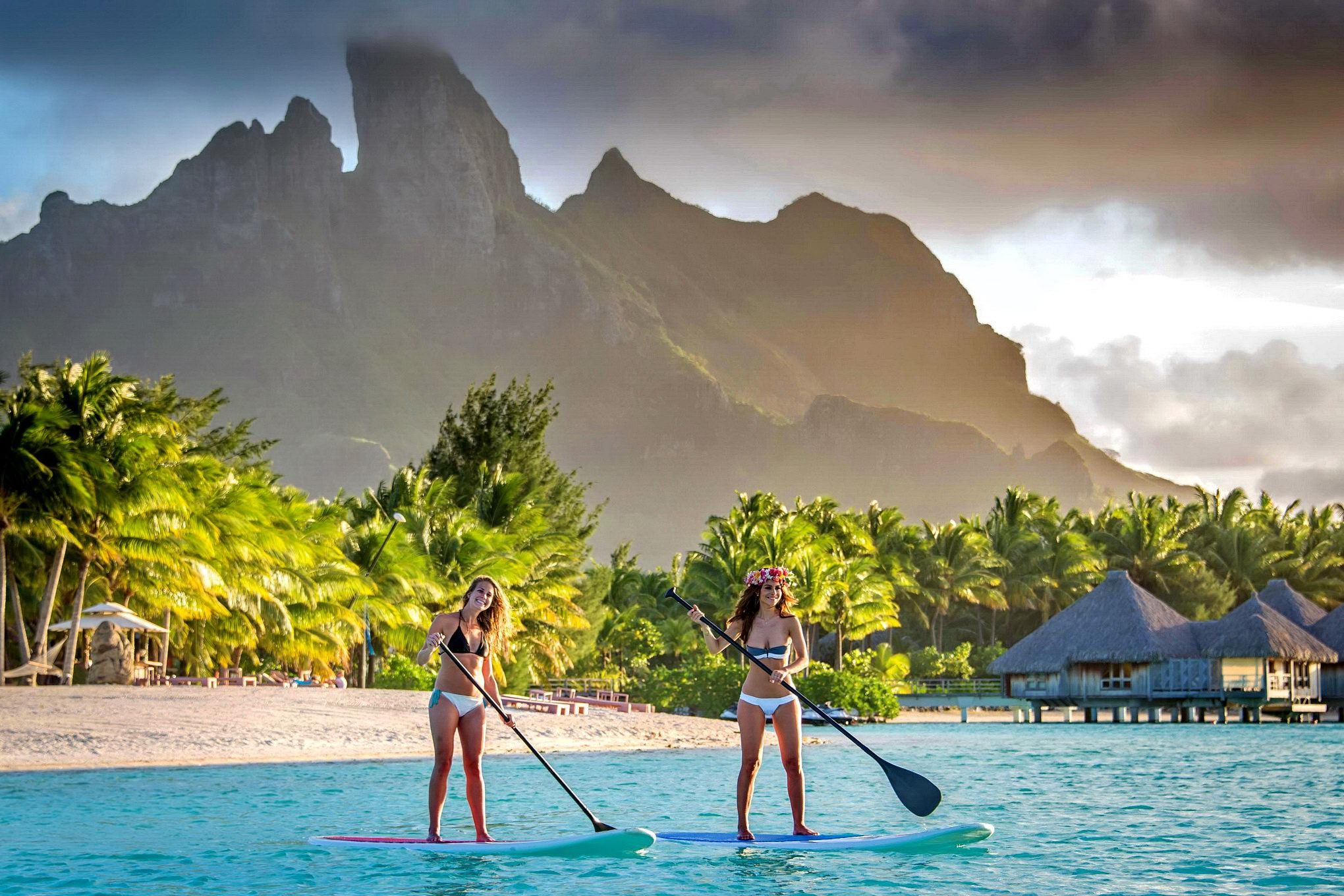 Maria menounos portant deux bikinis sexy lors du photoshoot à bora bora
 #75192999