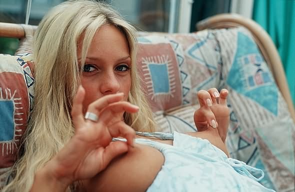 合法的なブロンドのティーン
 #74112460