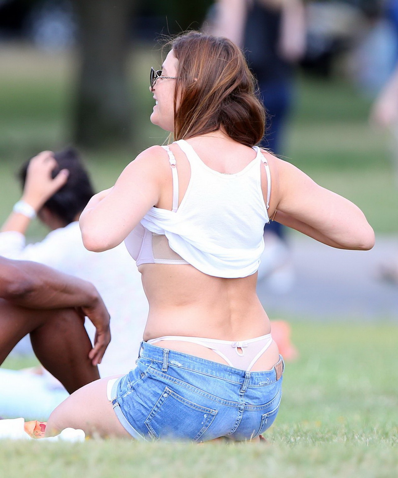 Lisa Snowdon caught while tanning in a thong lingerie at Finsbury Park in London #75188990