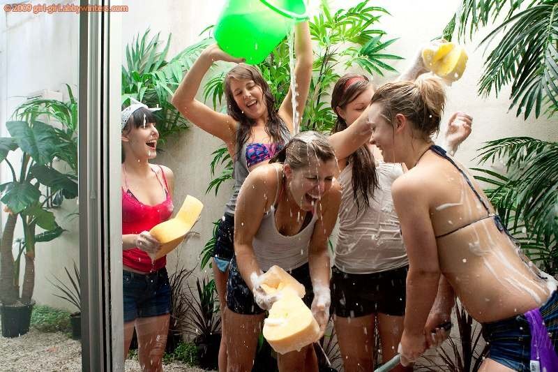 Naked amateur girls wash window #67538539