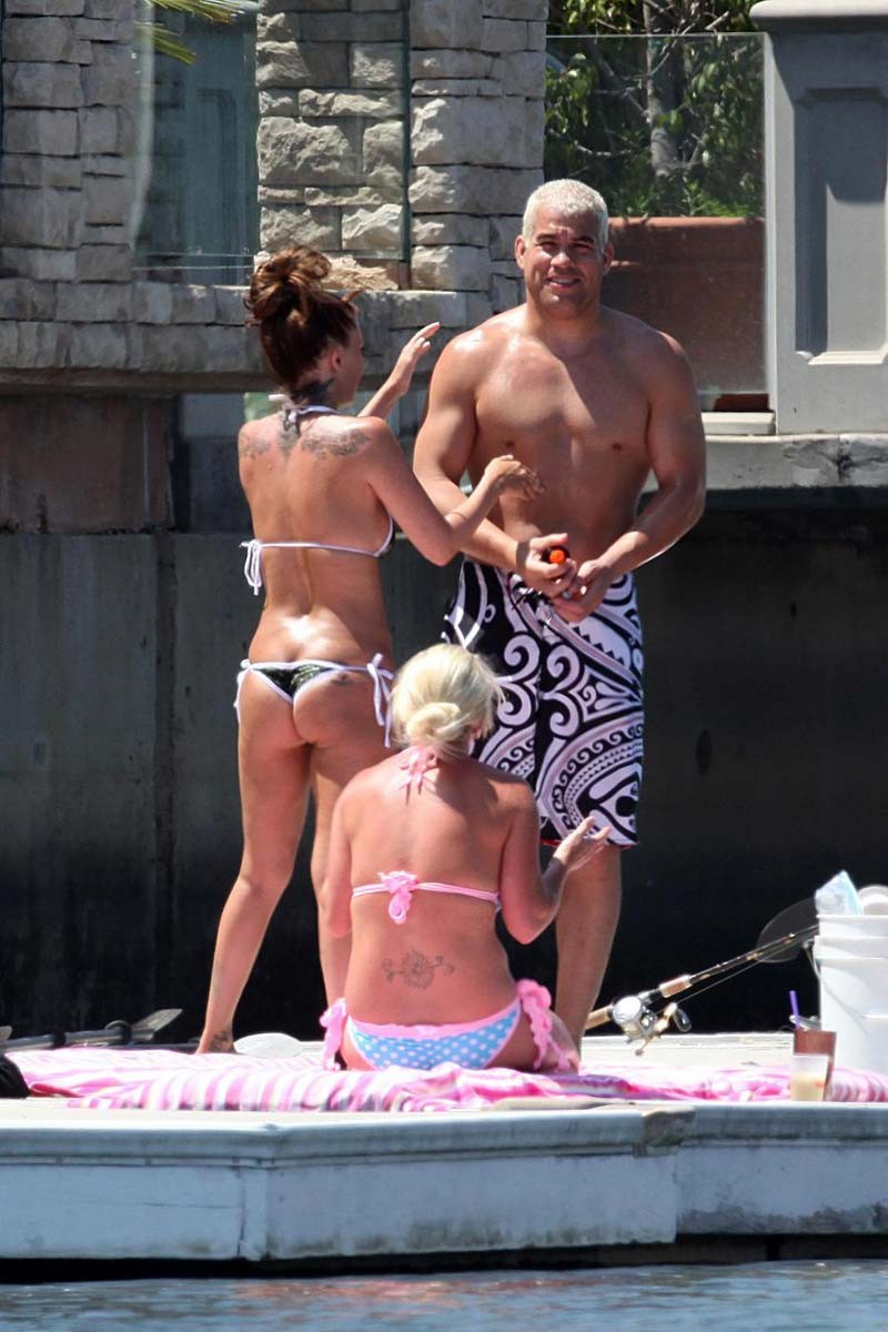 Jenna jameson desnuda en la playa con arena en el culo
 #75389816