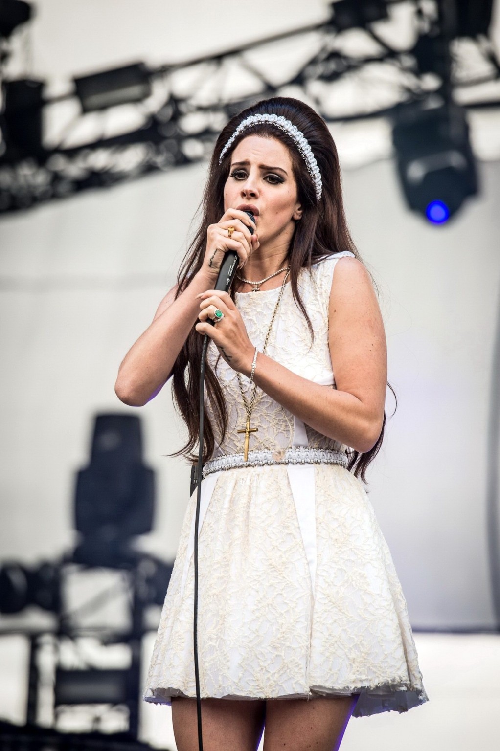 Lana del rey che mostra le sue mutandine mentre si esibisce al eurockeennes music festiva
 #75257001