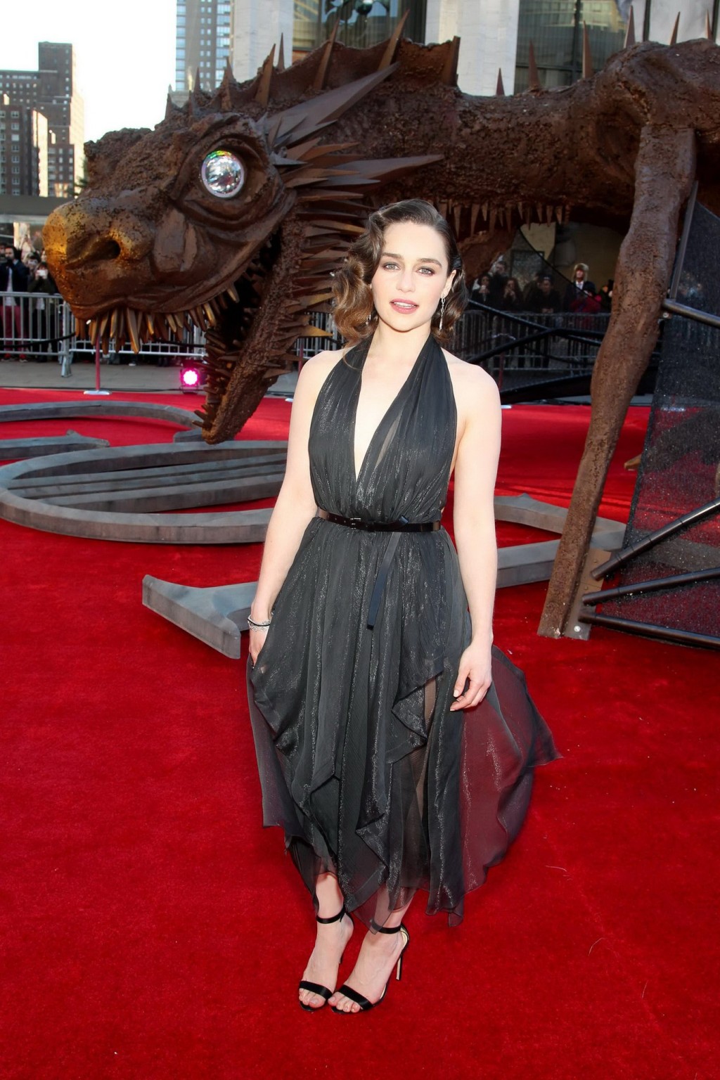 Emilia clarke braless trägt schwarzes, teilweise durchsichtiges Kleid bei der Game of t
 #75201462