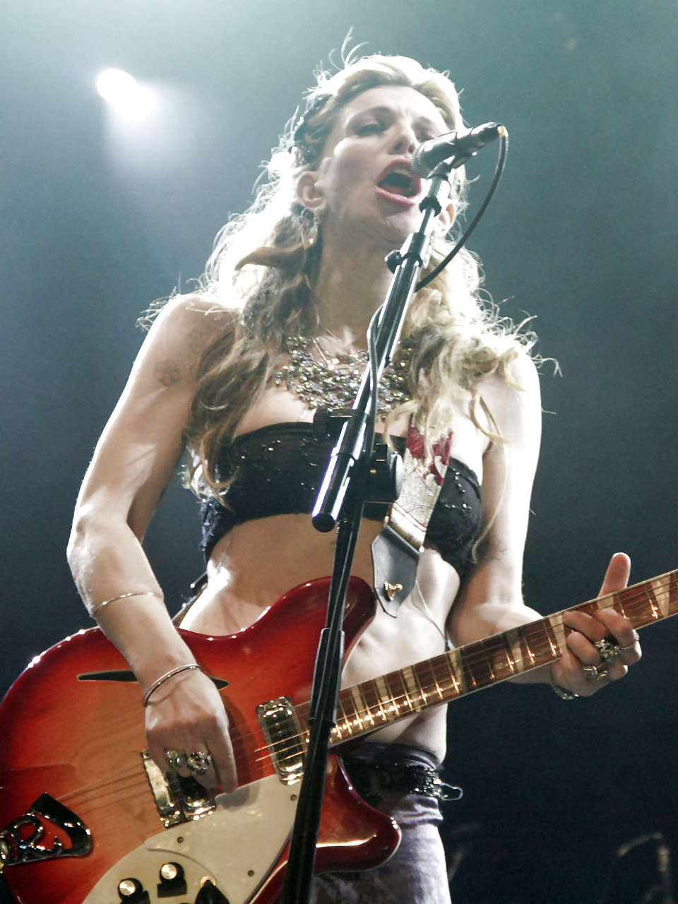 Courtney Love stripping down to topless and show tits on stage #75279501