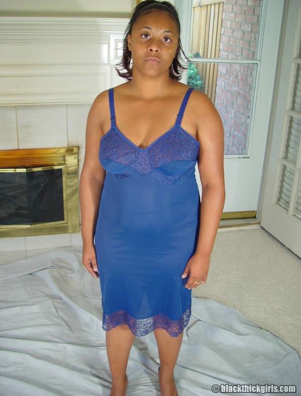 彼女はぽっちゃりと太く、黒檀の黒い素人の脂肪少女モデル
 #75533598