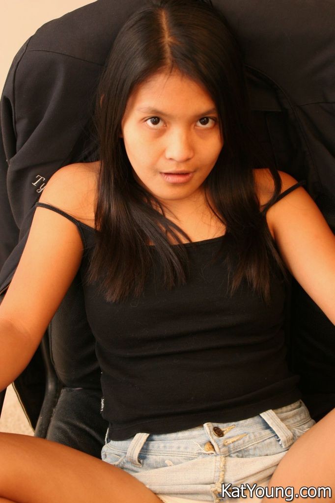 Kat young galeria de fotos:: dulce joven asiática acariciando el coño en la oficina con p
 #69933814