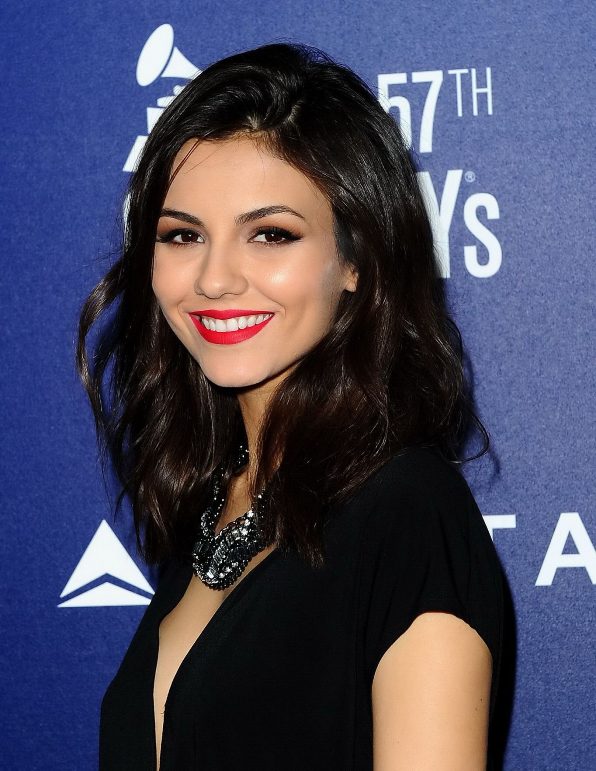 Victoria Justice Showing Big Cleavage In Black Mini Dress At Delta Air Lines Gra Porn Pictures
