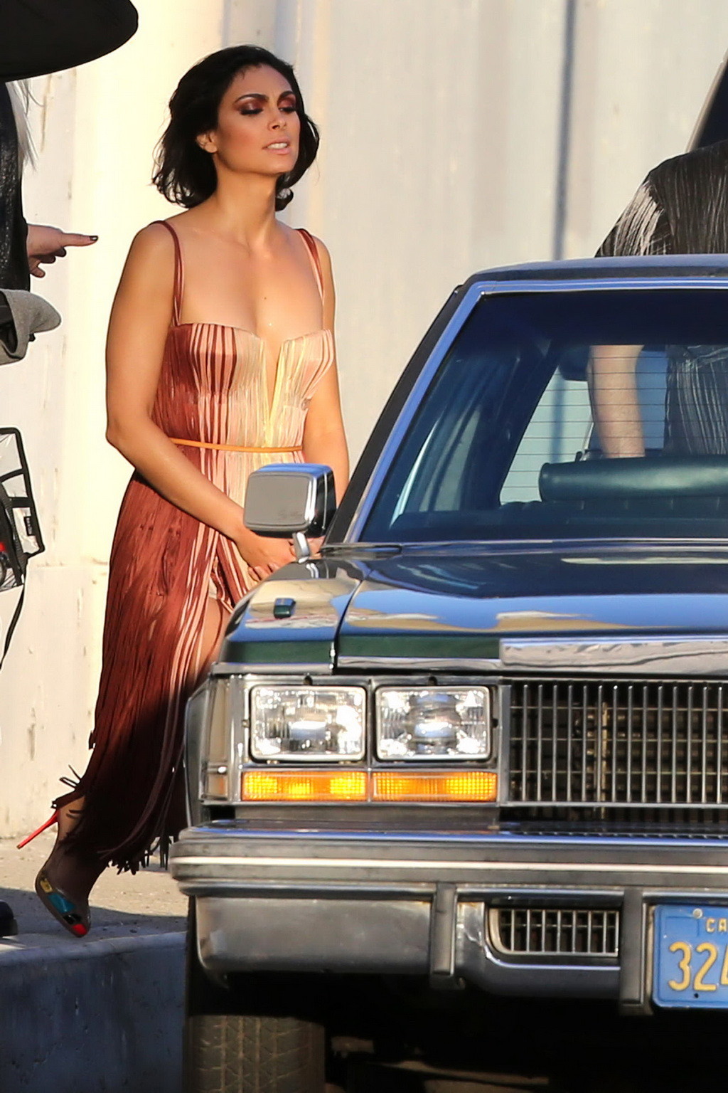 Morena Baccarin vollbusig und langbeinig in zwei trägerlosen Kleidern auf einer Vanity Fair p
 #75240165
