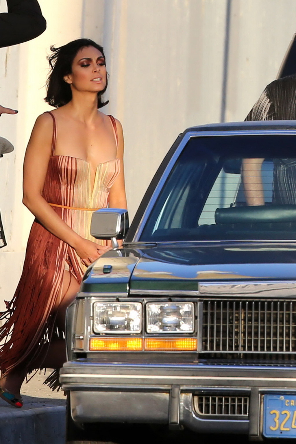 Morena Baccarin vollbusig und langbeinig in zwei trägerlosen Kleidern auf einer Vanity Fair p
 #75240170