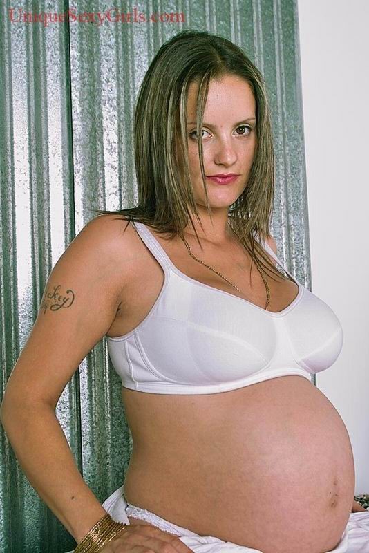 Preggo Amateur Showing Bulging Belly 2703620