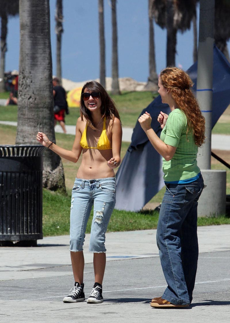 Emma Roberts showing little boobs in black bra #75310248