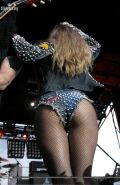 Fergie Shows Off Her Perfect Ass In Hotpants Performing At 3rd Annual Sunset Str