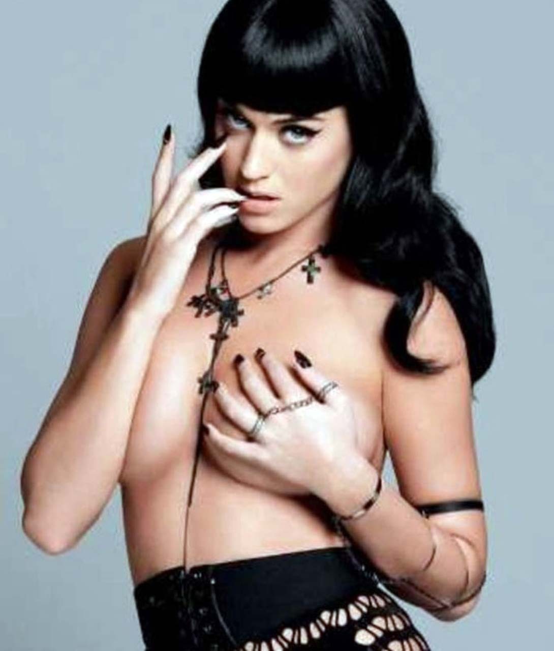 Katy Perry entblößt ihren sexy Körper und fickt riesige Brüste #75293651