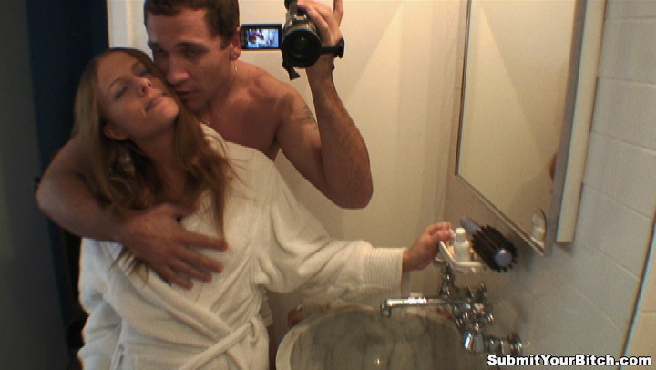Novias calientes montan a su novio en el hotel
 #79473266