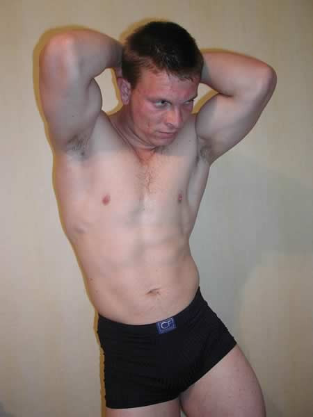 Aficionado liso posando desnudo
 #77008457