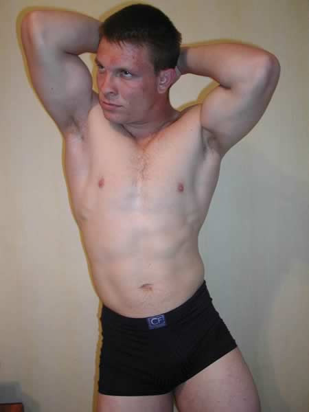 Aficionado liso posando desnudo
 #77008464